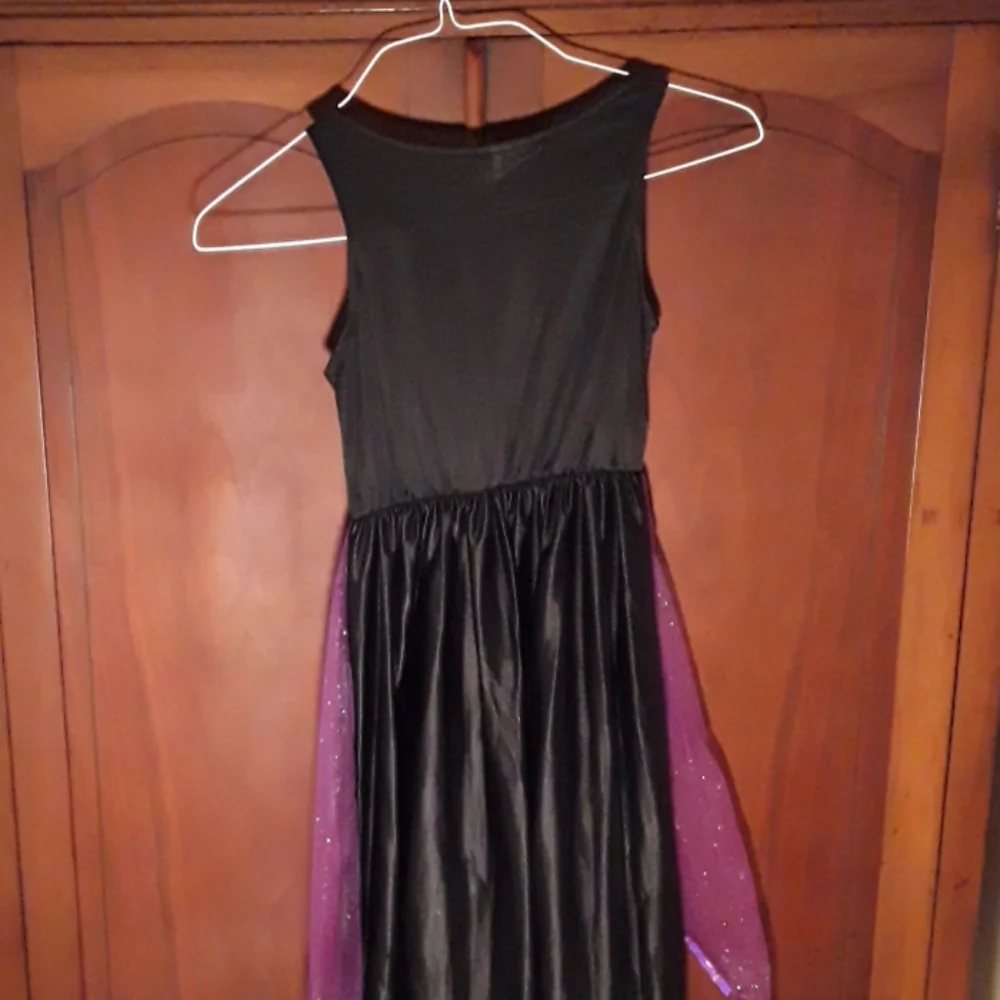 EUC Girls Cute Halloween Witch Gown